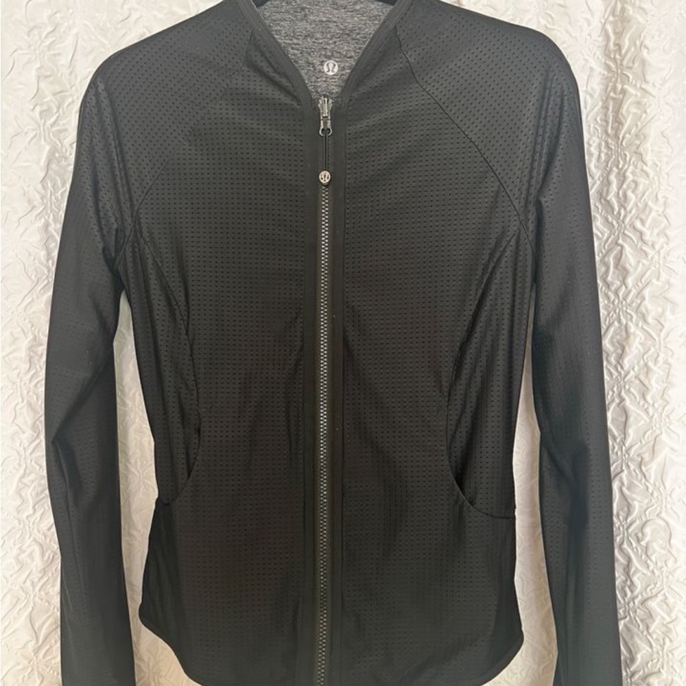 Lululemon reversible jacket size 6